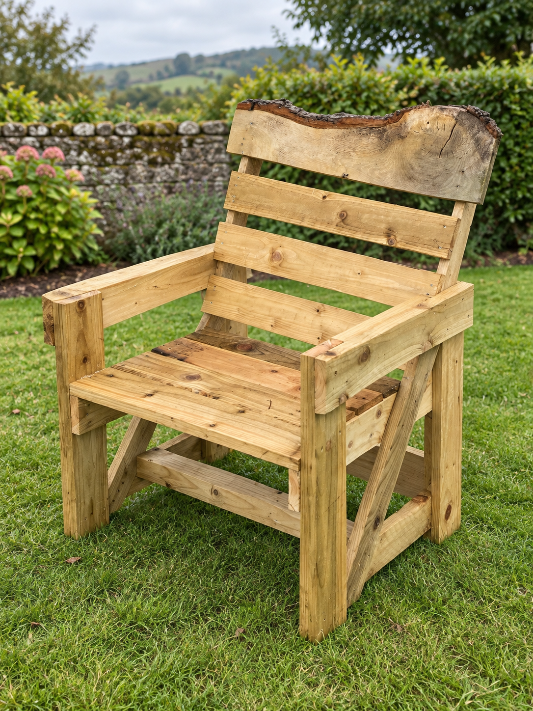 THE SINGLE LAID-BACK ARMCHAIR -£365